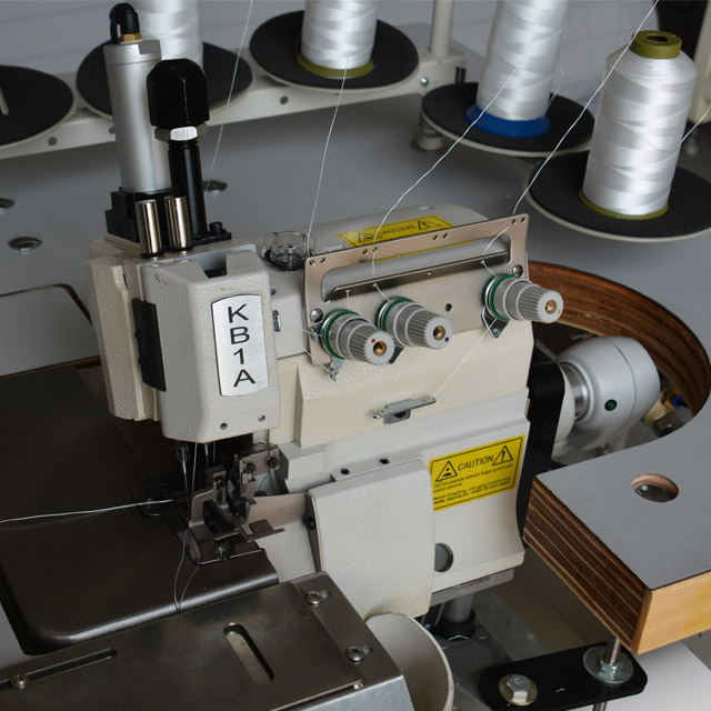 High-speed mattress flanging machine for mattress sewing and overlocking